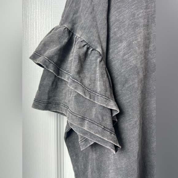 Universal Thread Ruffle Top - Picture 3 of 3